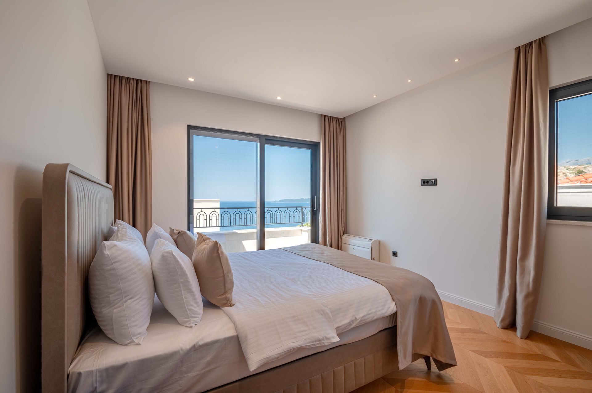 Budva, Reževići – Dve Nove Luksuzna Vila sa Pogledom na More i Bazenom - Amfora Real Estate