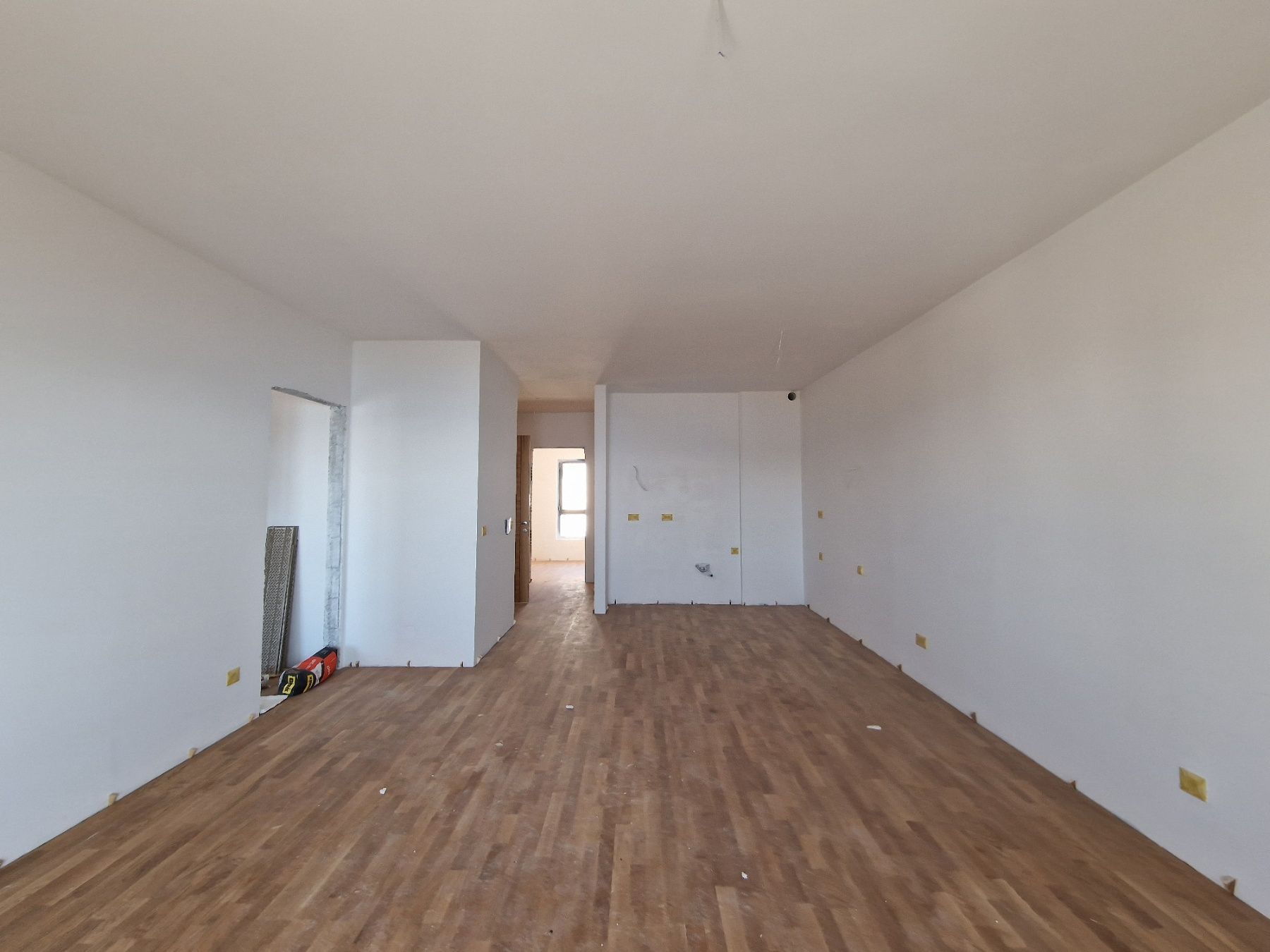 Dvosoban Stan 88.81m² sa pogledom na more i gratis krovnom terasom u Novom Stambenom Kompleksu u Bečićima - Amfora Real Estate