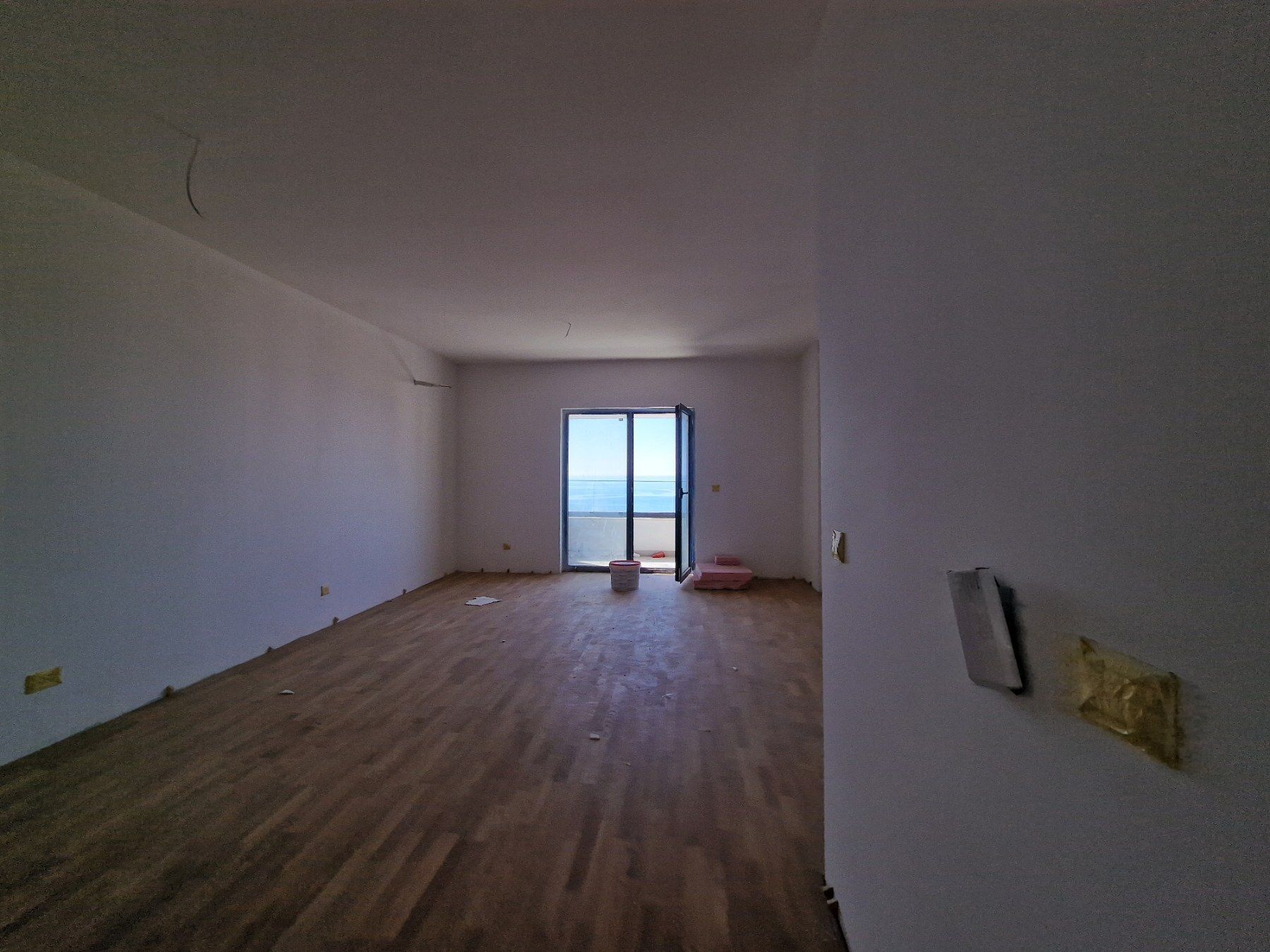 Dvosoban Stan 88.81m² sa pogledom na more i gratis krovnom terasom u Novom Stambenom Kompleksu u Bečićima - Amfora Real Estate