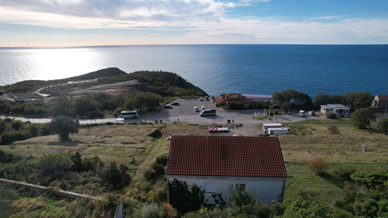 amforaproperty.com/Kuća sa Panoramskim Pogledom na More i Parcelom od 813 m² – Blizikuće, Sveti Stefan