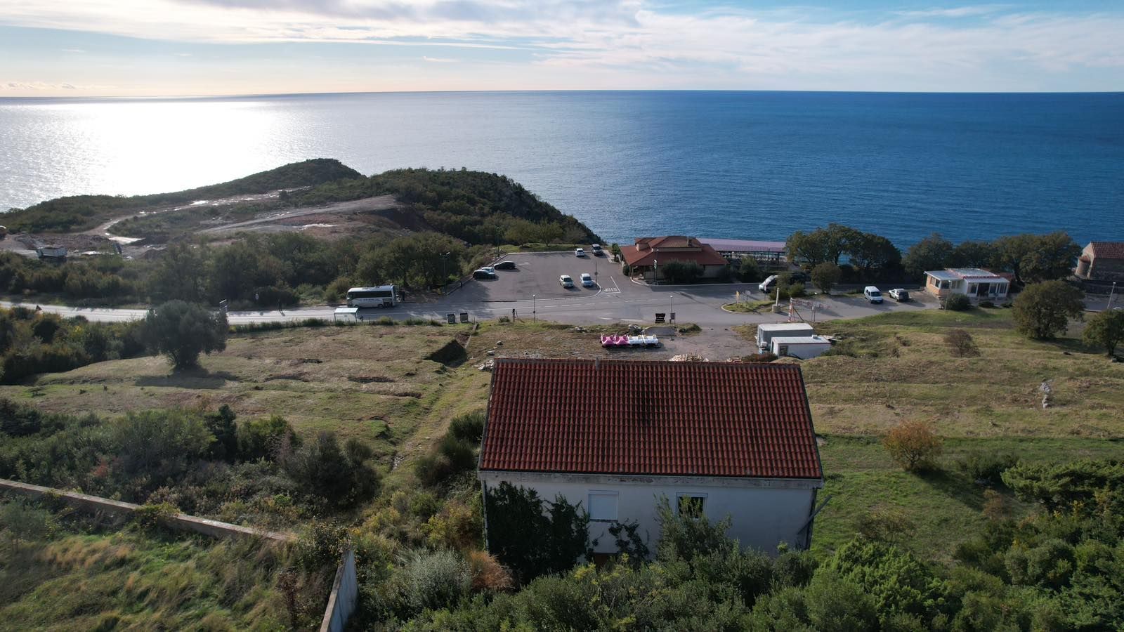 amforaproperty.com/Kuća sa Panoramskim Pogledom na More i Parcelom od 813 m² – Blizikuće, Sveti Stefan