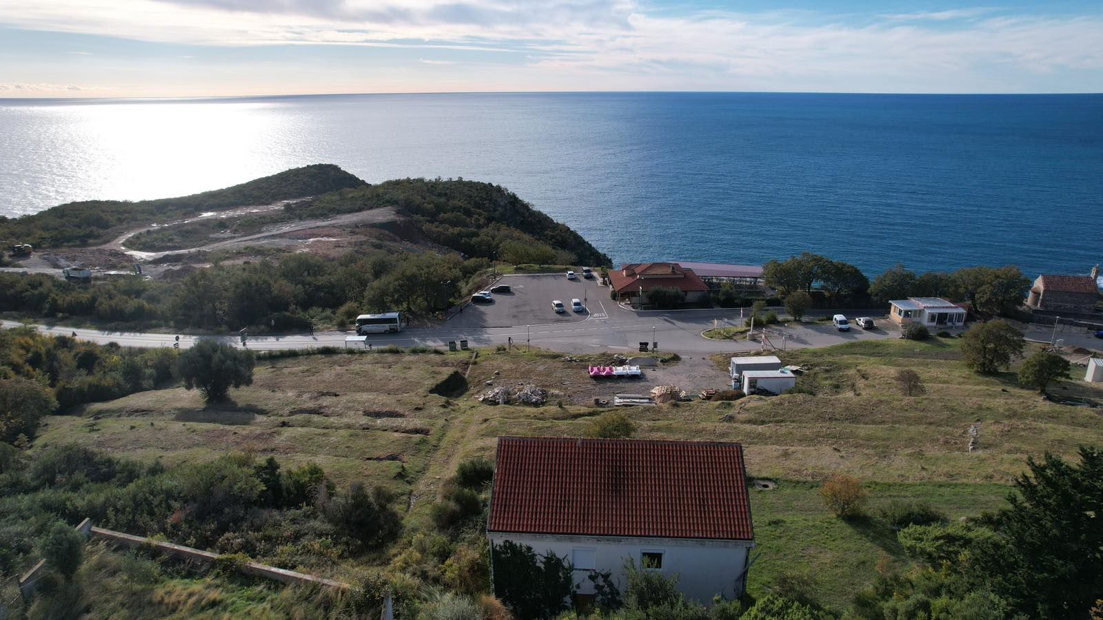 amforaproperty.com/Kuća sa Panoramskim Pogledom na More i Parcelom od 813 m² – Blizikuće, Sveti Stefan