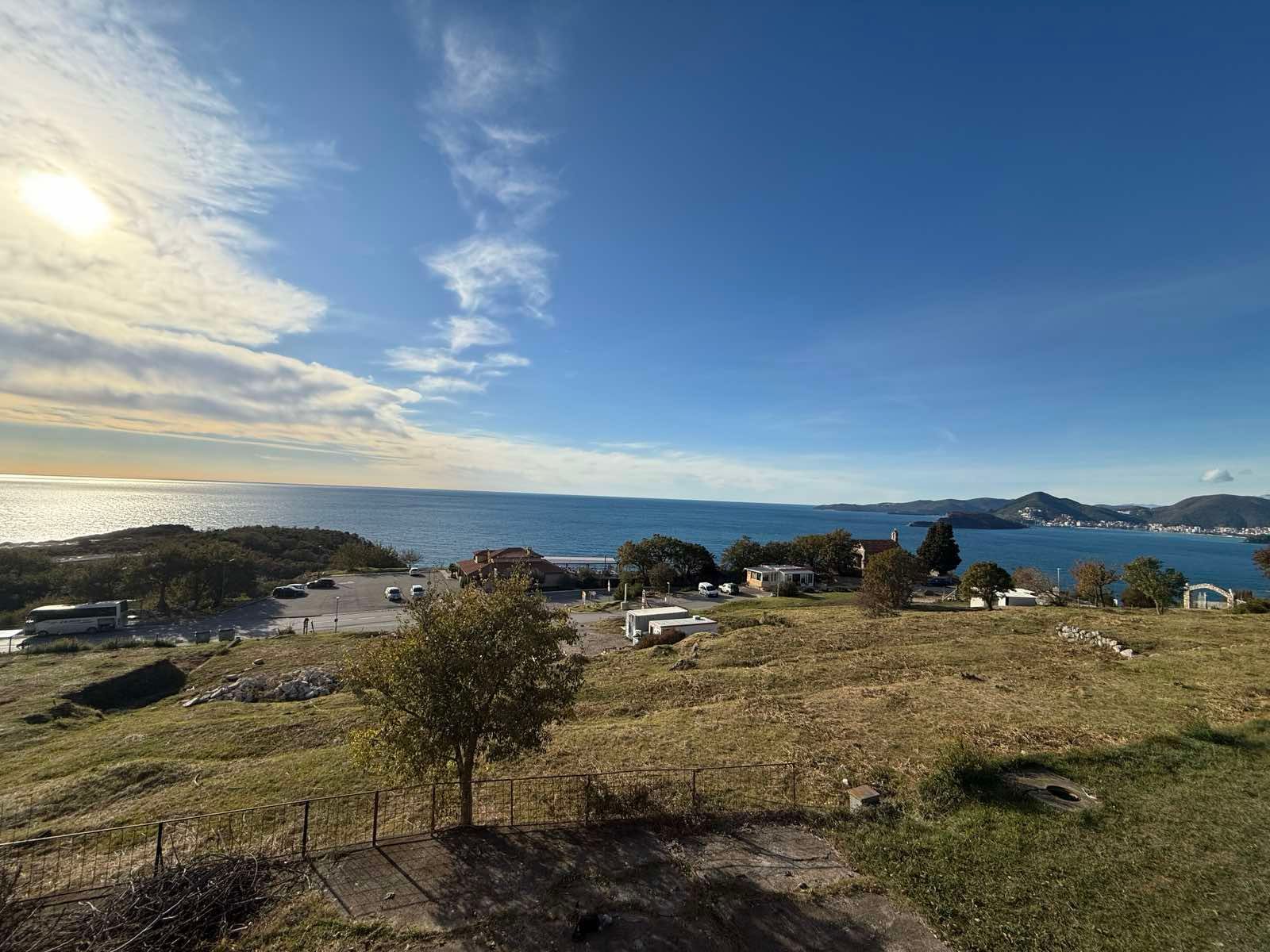 amforaproperty.com/Kuća sa Panoramskim Pogledom na More i Parcelom od 813 m² – Blizikuće, Sveti Stefan