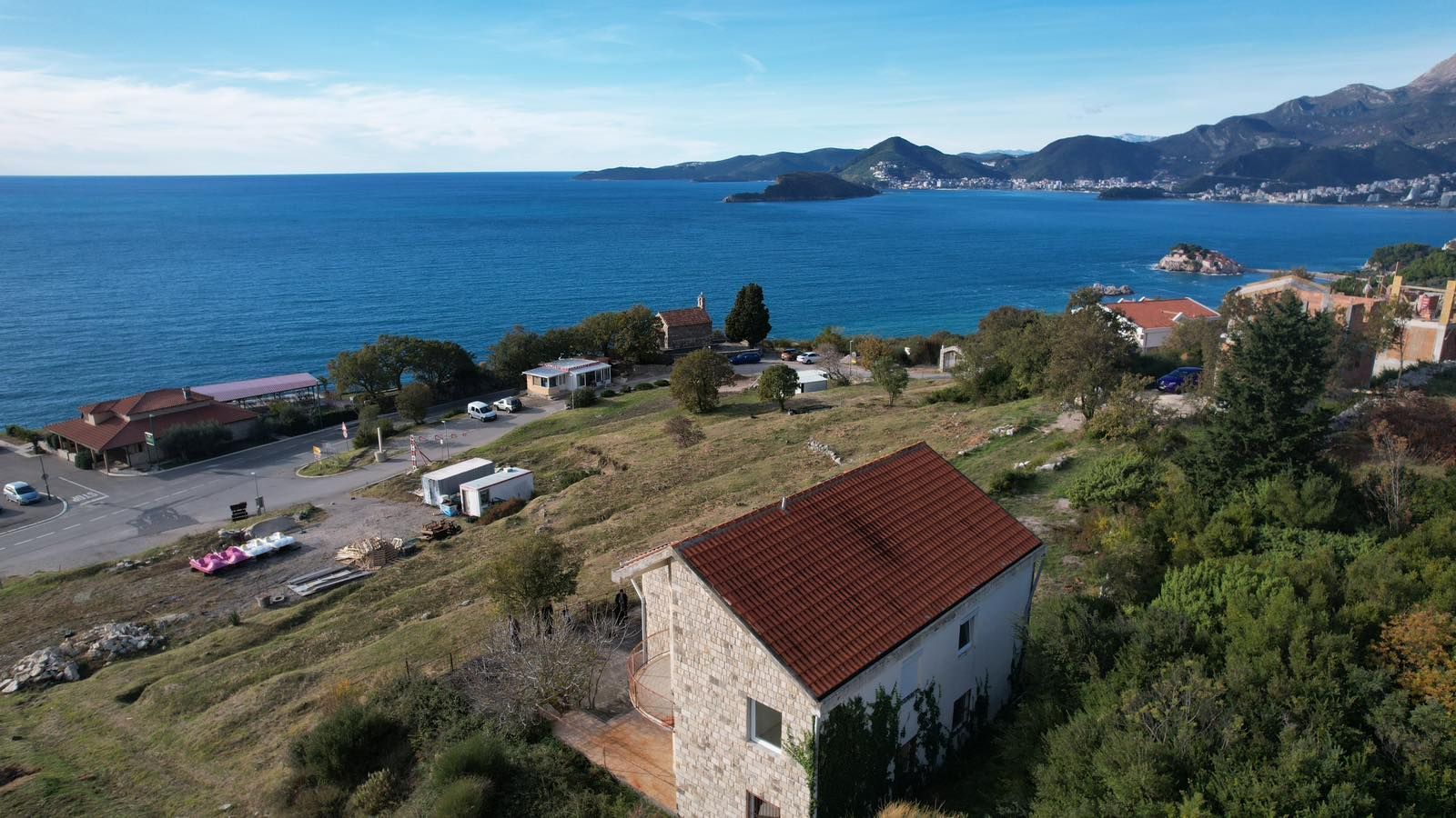 amforaproperty.com/Kuća sa Panoramskim Pogledom na More i Parcelom od 813 m² – Blizikuće, Sveti Stefan