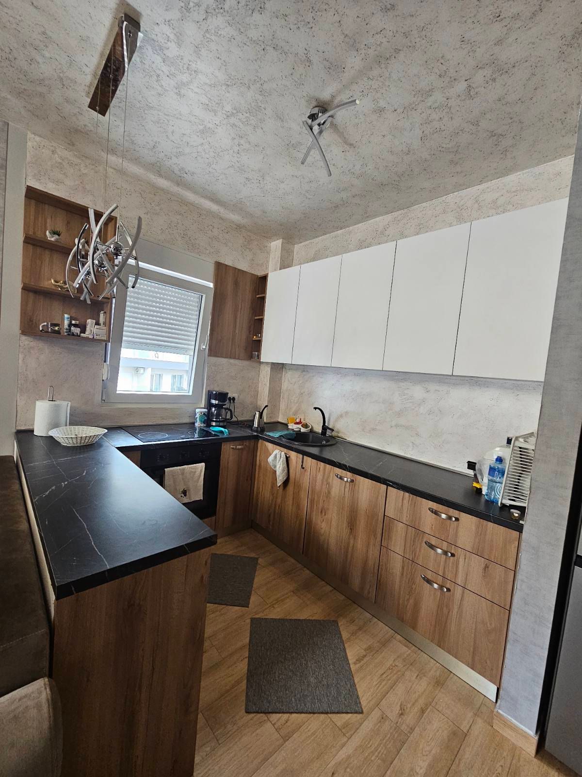 amforaproperty.com/Izdaje se lepo opremljen jednosoban apartman  u novom kompleksu The Old Bakery sa garaznim mestom u Budvi (dostupan od 20.12.2024)