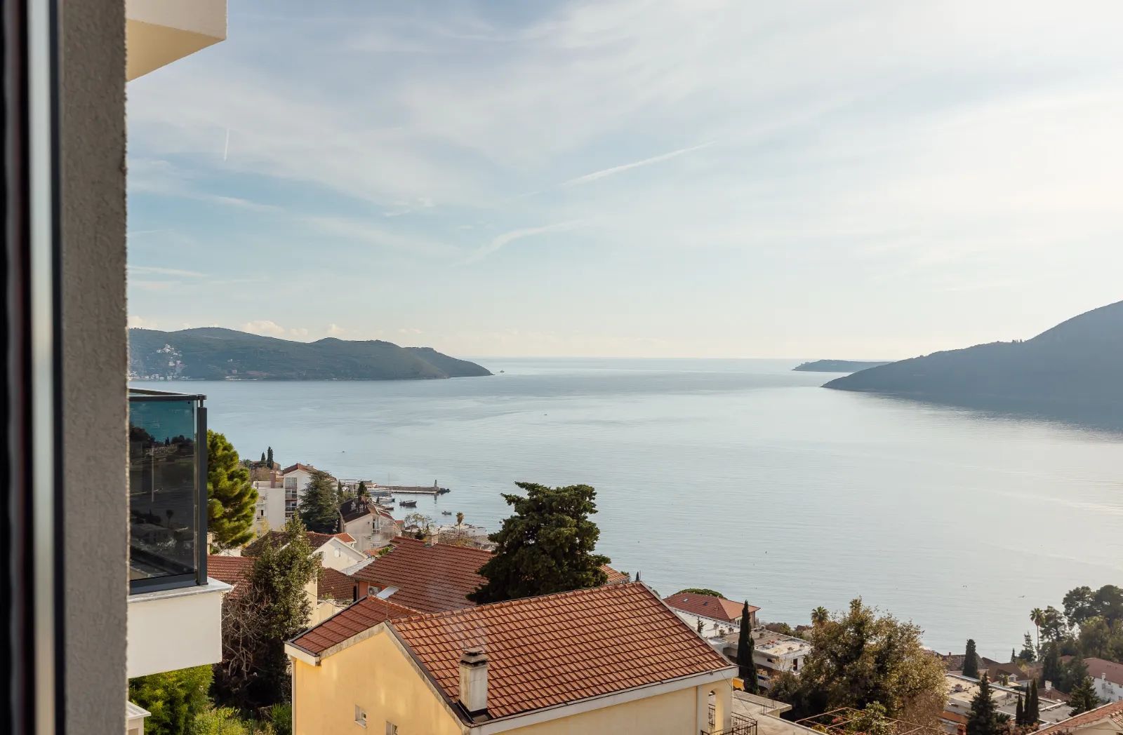 amforaproperty.com/Luksuzan trosoban stan 122m² sa panoramskim pogledom u kompleksu sa bazenom, Herceg Novi - Topla