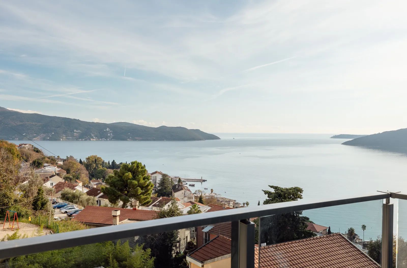 amforaproperty.com/Luksuzan trosoban stan 122m² sa panoramskim pogledom u kompleksu sa bazenom, Herceg Novi - Topla