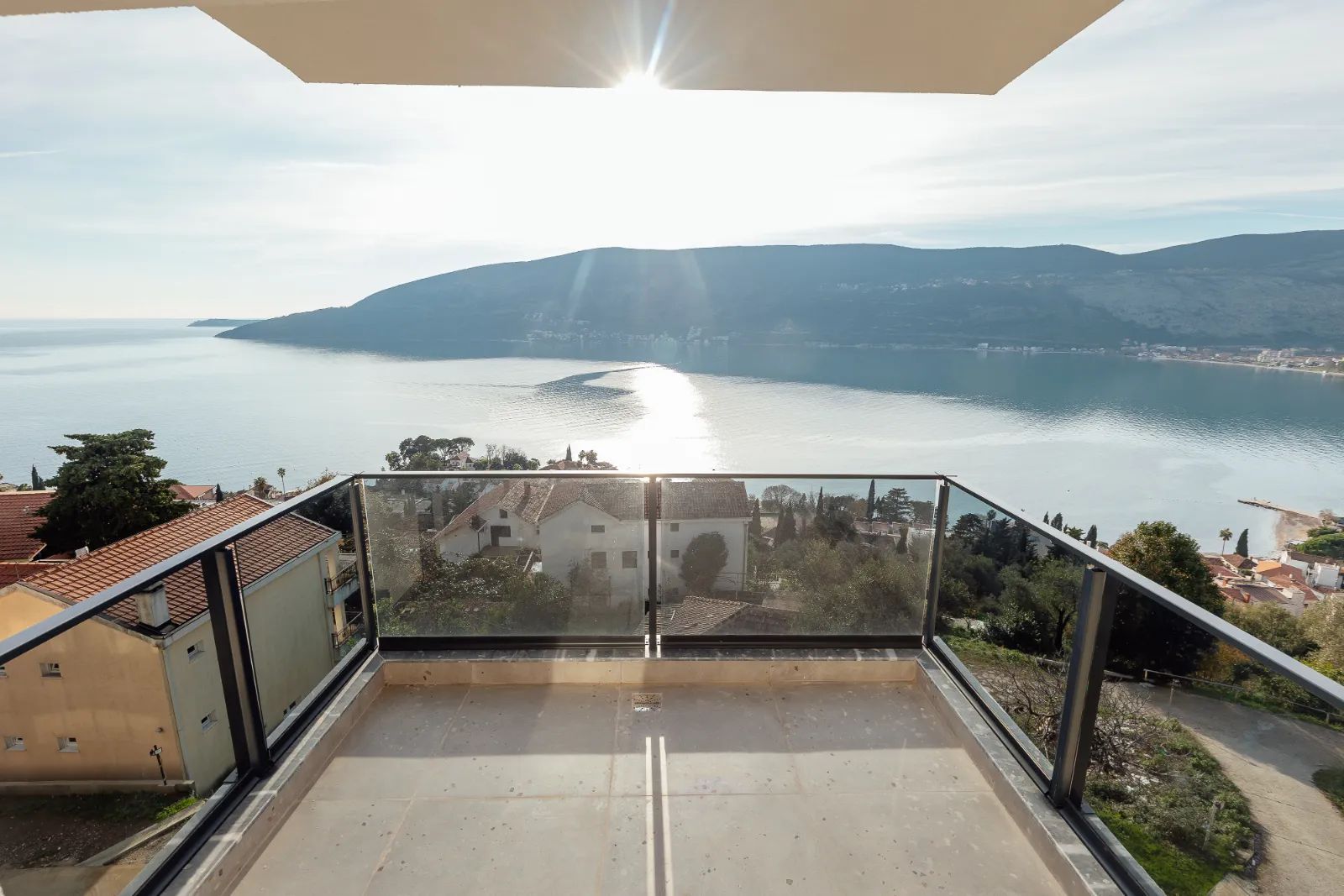 amforaproperty.com/Luksuzan trosoban stan 122m² sa panoramskim pogledom u kompleksu sa bazenom, Herceg Novi - Topla