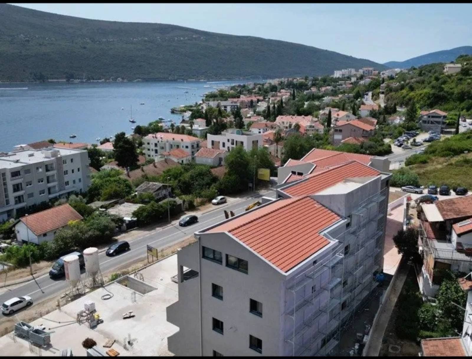 amforaproperty.com/Jednosoban stan u novogradnji, površine 50 m²,Baosici-Herceg Novi