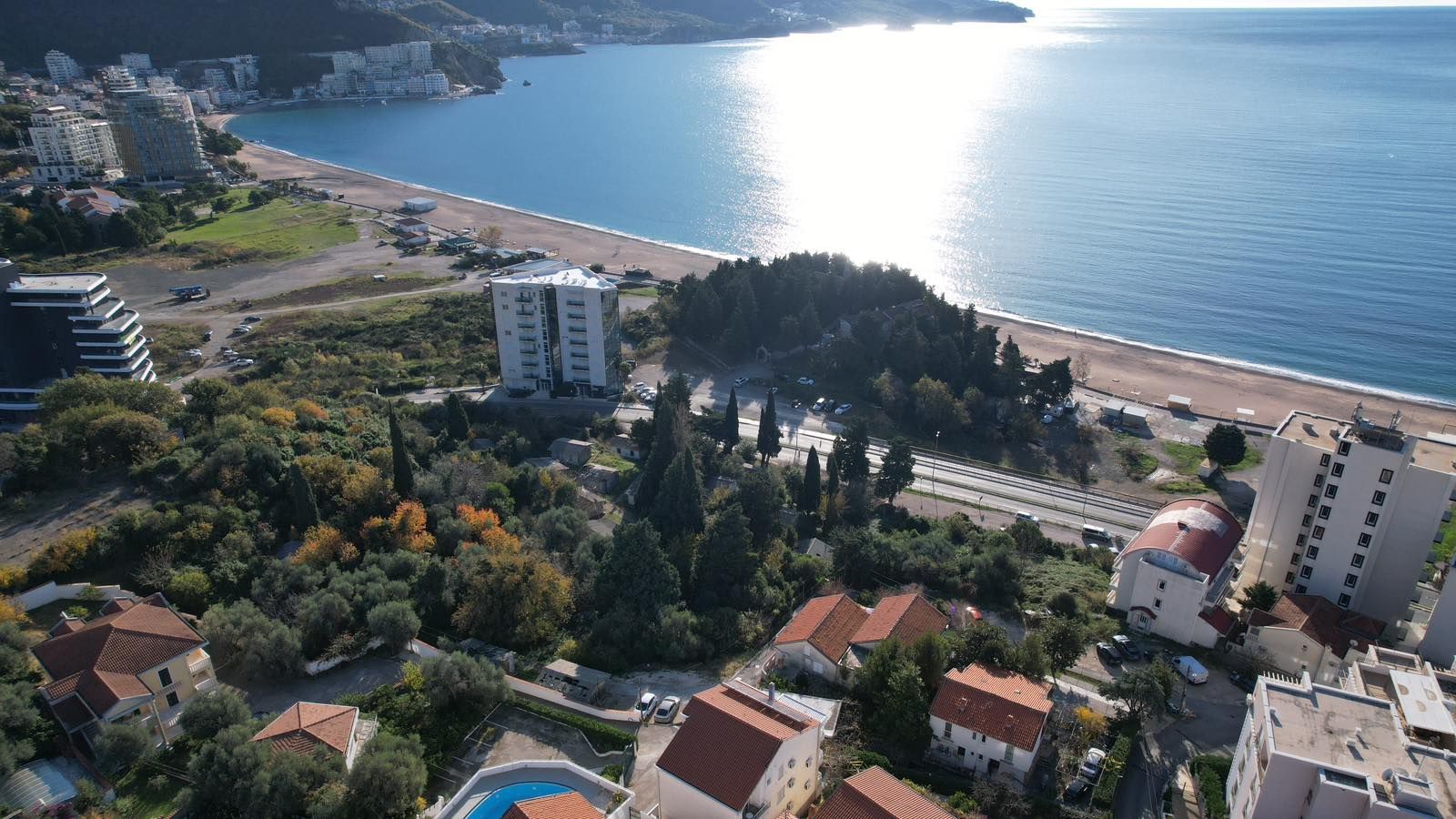 amforaproperty.com/Urbanizovan plac 250m2 sa pogledom na more u Becicima