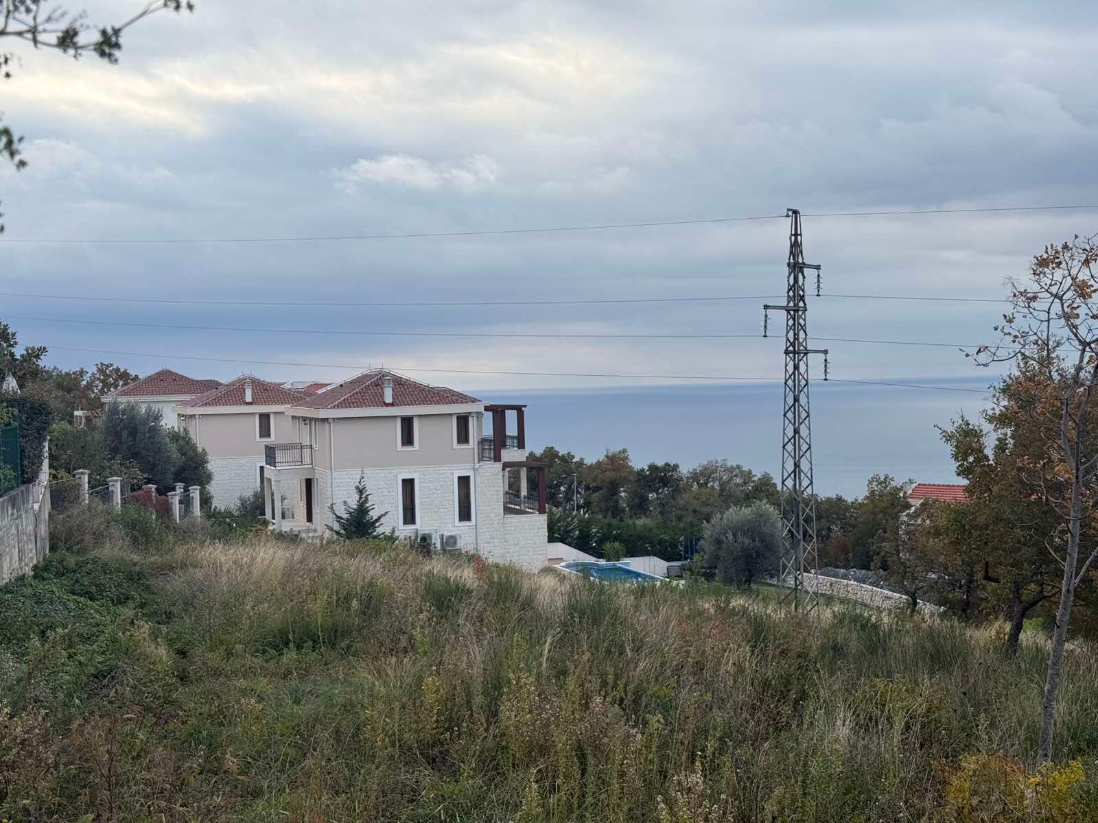 amforaproperty.com/Urbanizovan plac 1.891 m² sa pogledom na more, Blizikuće, Budva