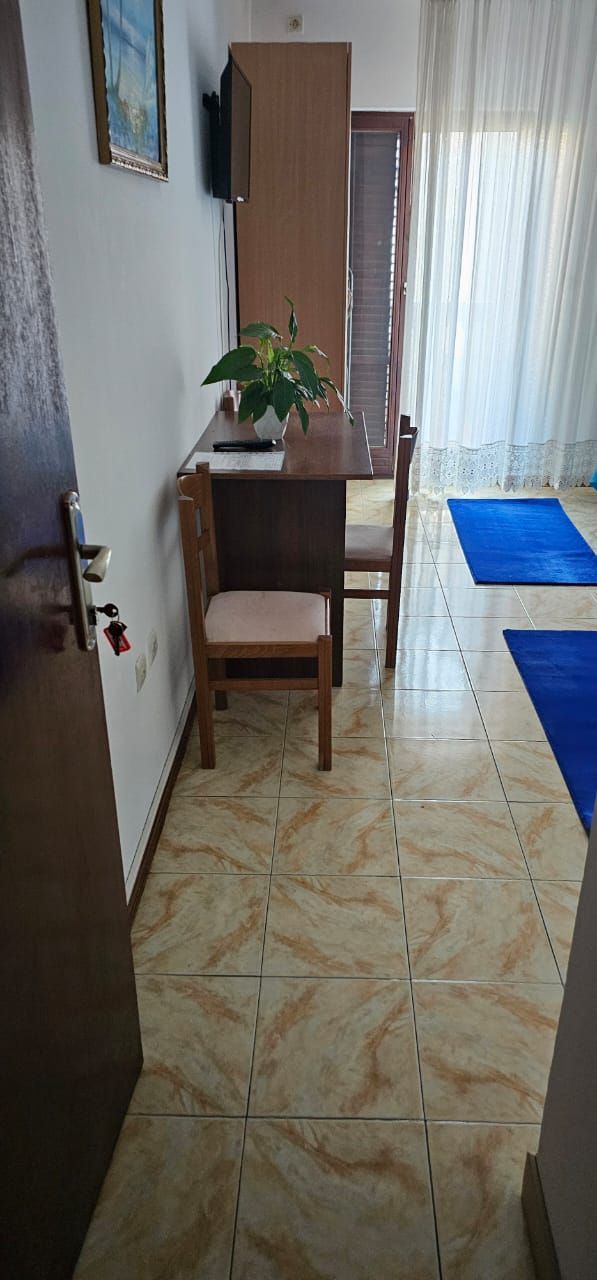 amforaproperty.com/Kompletno namešten hotel-apartman u centru Budve, 200 metara od Slovenske plaže