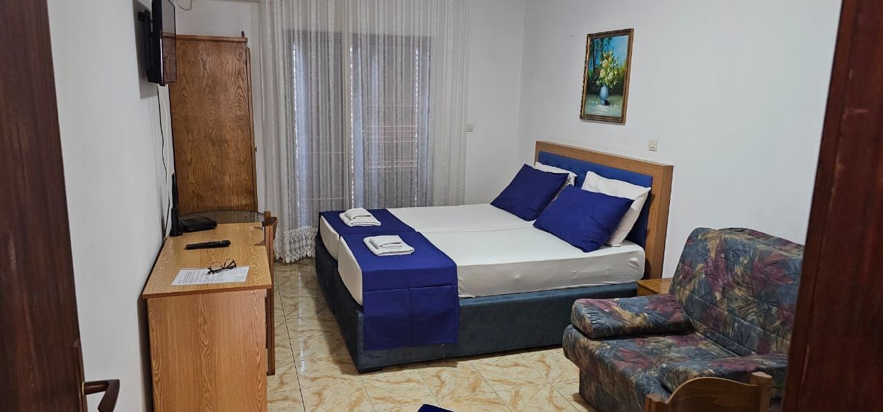 amforaproperty.com/Kompletno namešten hotel-apartman u centru Budve, 200 metara od Slovenske plaže