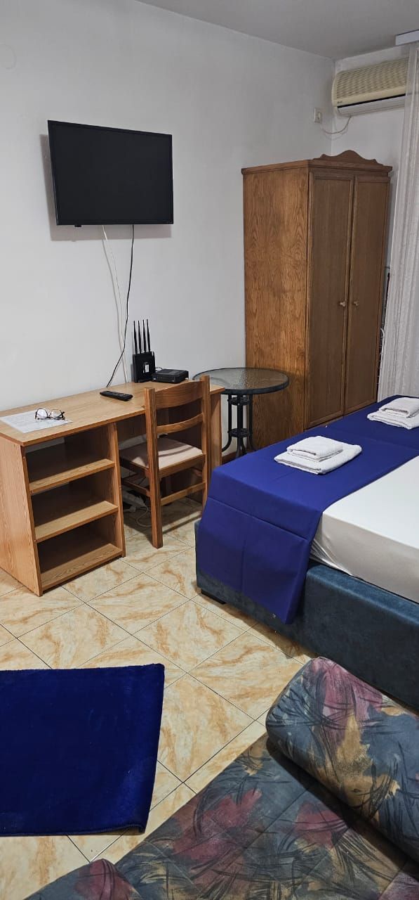 amforaproperty.com/Kompletno namešten hotel-apartman u centru Budve, 200 metara od Slovenske plaže