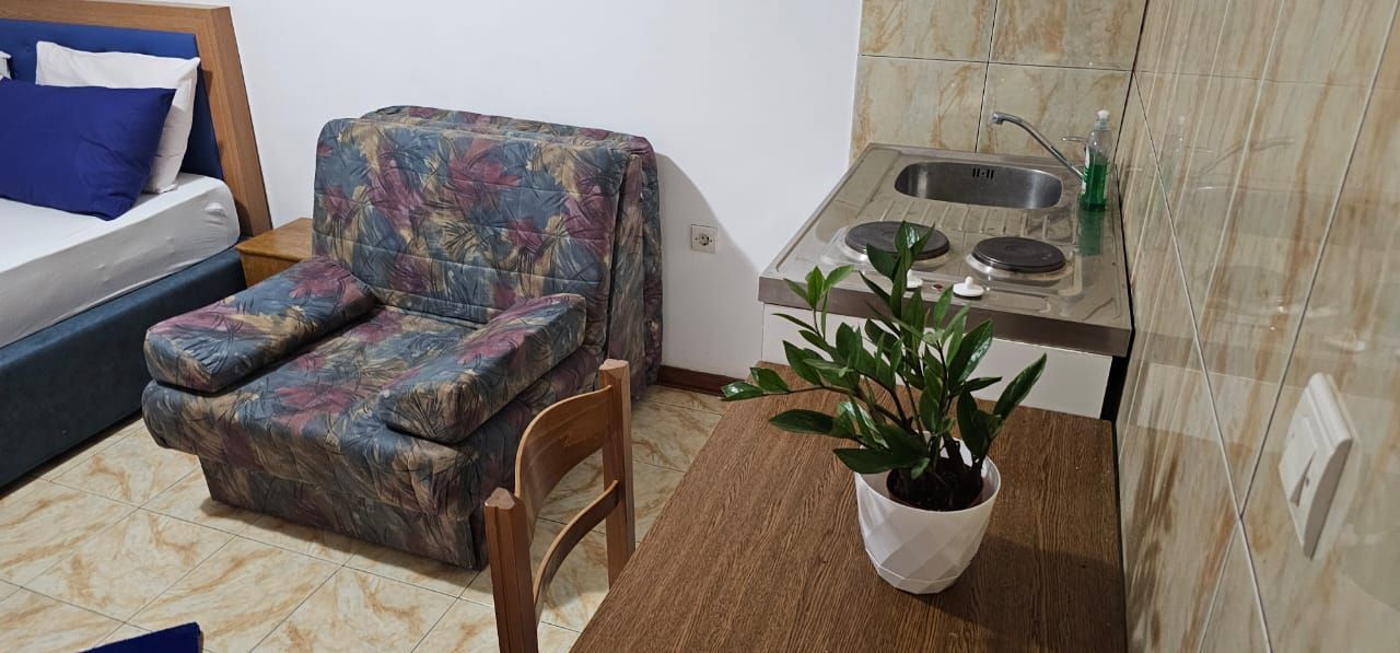 amforaproperty.com/Kompletno namešten hotel-apartman u centru Budve, 200 metara od Slovenske plaže