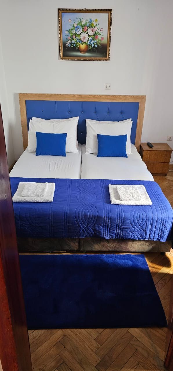 amforaproperty.com/Kompletno namešten hotel-apartman u centru Budve, 200 metara od Slovenske plaže