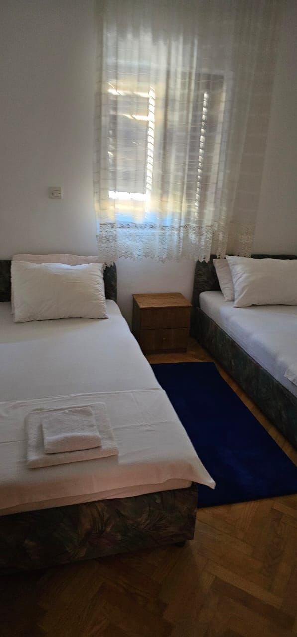 amforaproperty.com/Kompletno namešten hotel-apartman u centru Budve, 200 metara od Slovenske plaže