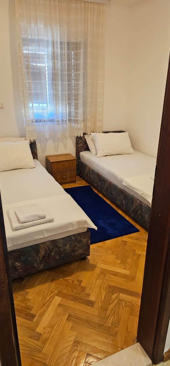 amforaproperty.com/Kompletno namešten hotel-apartman u centru Budve, 200 metara od Slovenske plaže