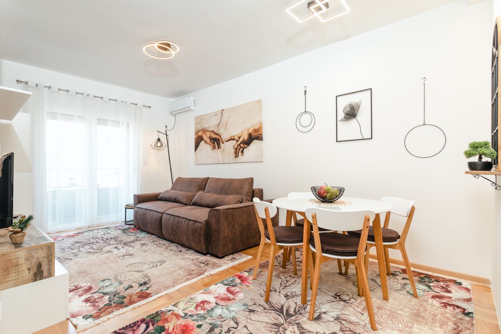 Moderno opremljen jednosoban stan sa garaznim mestom kod autobuske stanice u Budvi (Izdavanje na duzi period) - Amfora Real Estate