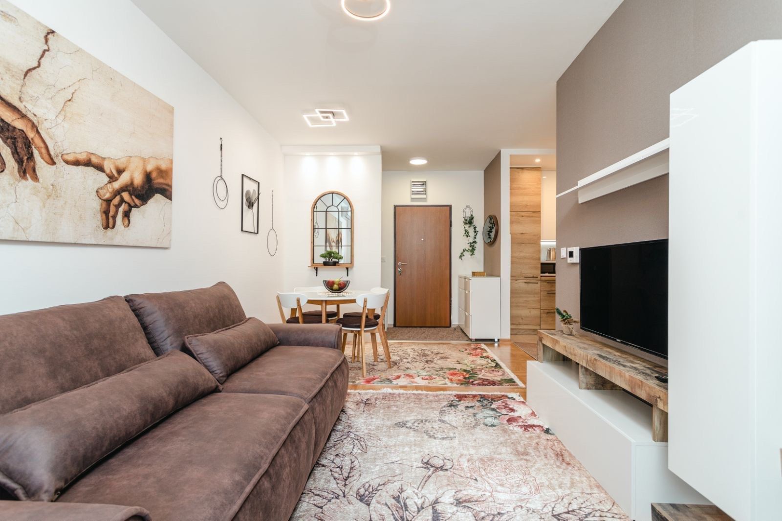 Moderno opremljen jednosoban stan sa garaznim mestom kod autobuske stanice u Budvi (Izdavanje na duzi period) - Amfora Real Estate