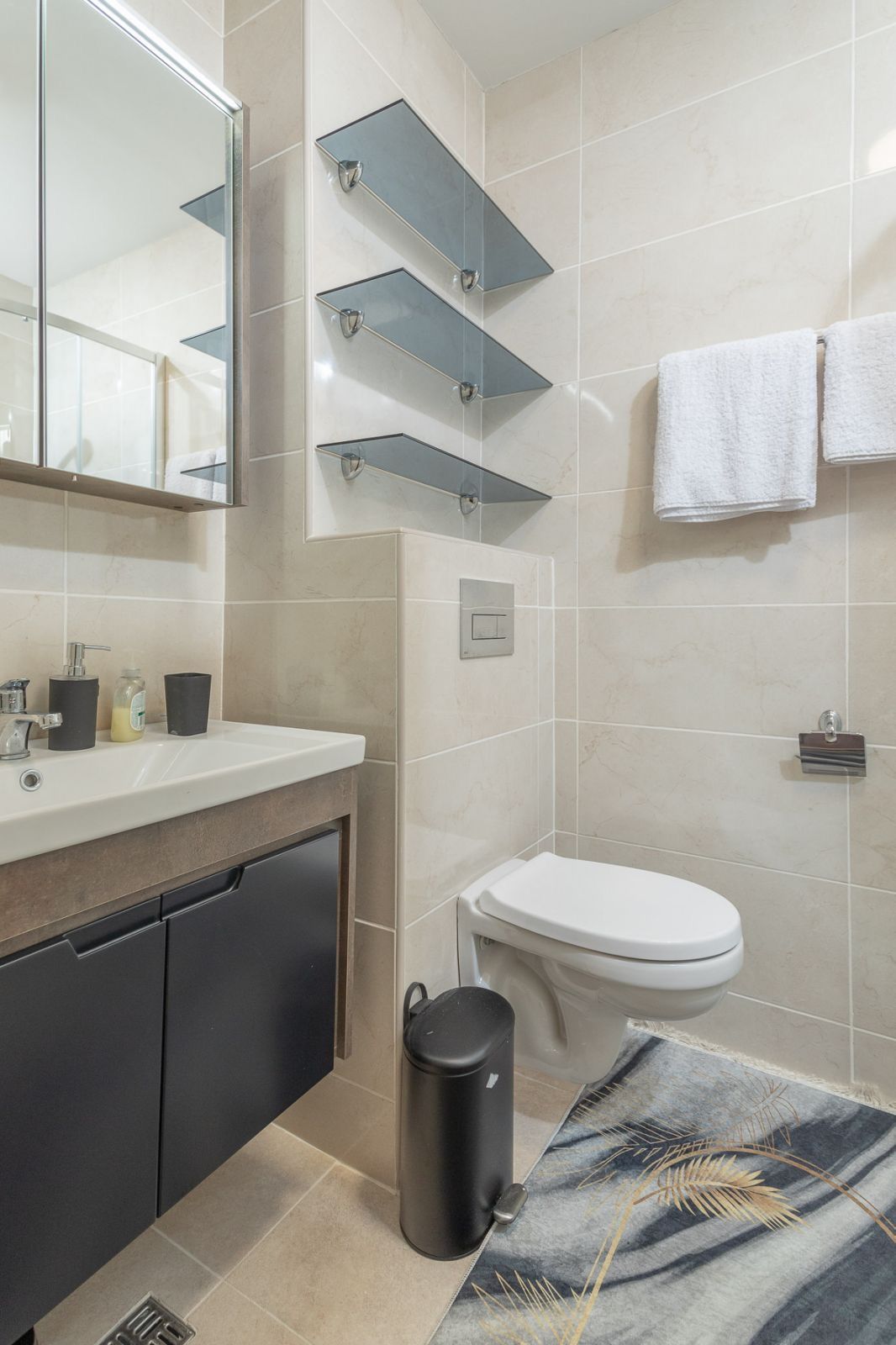 Moderno opremljen jednosoban stan sa garaznim mestom kod autobuske stanice u Budvi (Izdavanje na duzi period) - Amfora Real Estate