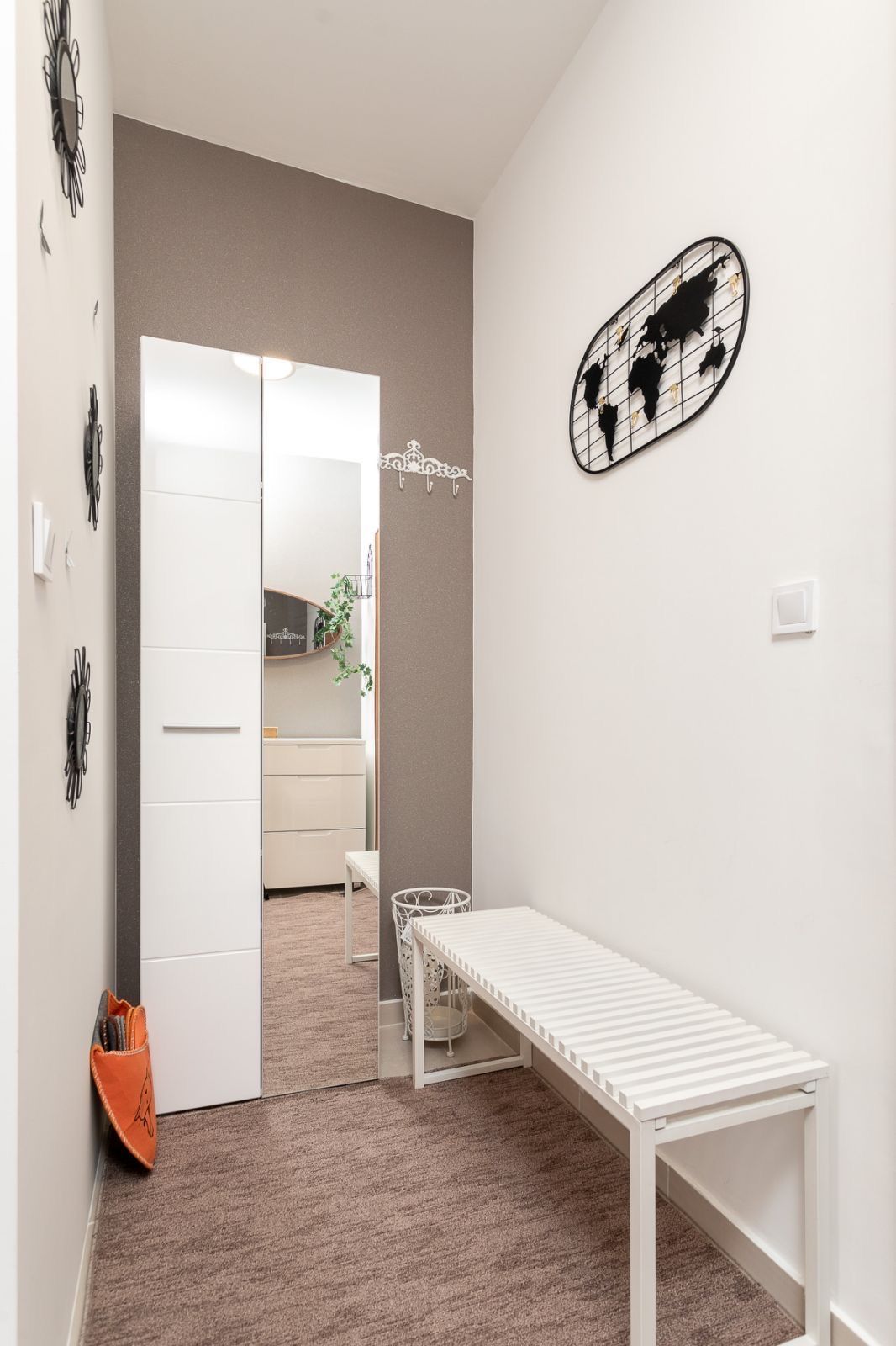 Moderno opremljen jednosoban stan sa garaznim mestom kod autobuske stanice u Budvi (Izdavanje na duzi period) - Amfora Real Estate