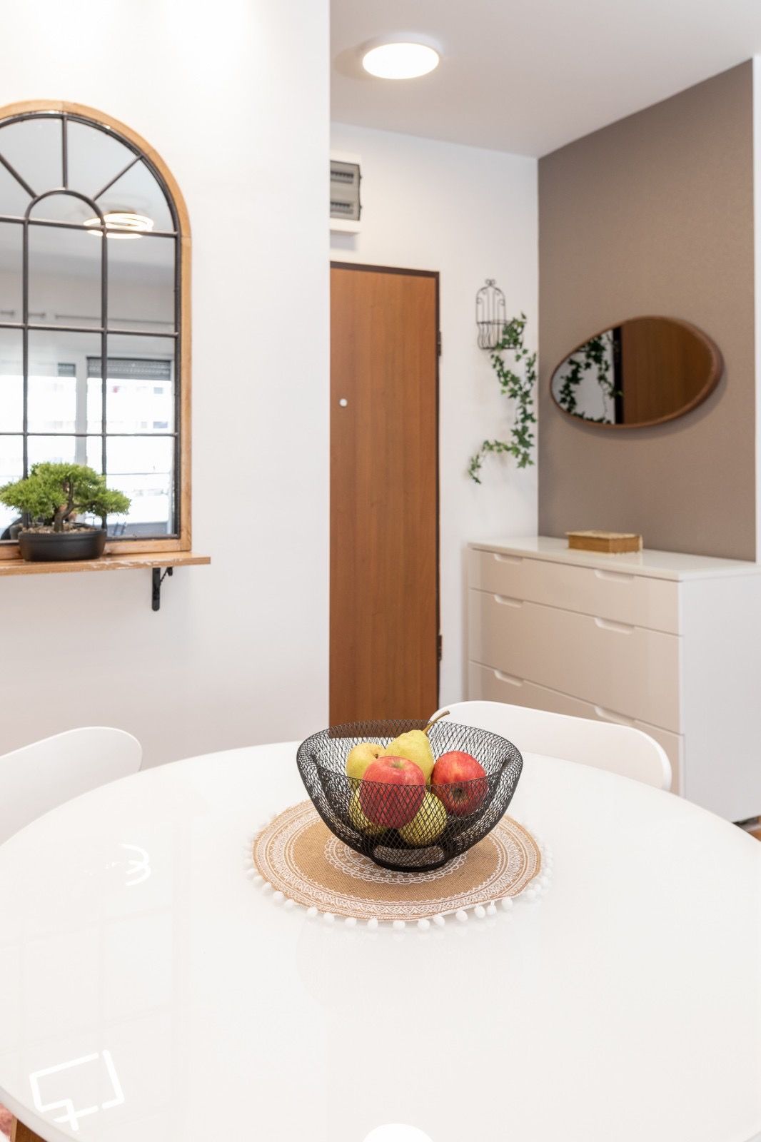 Moderno opremljen jednosoban stan sa garaznim mestom kod autobuske stanice u Budvi (Izdavanje na duzi period) - Amfora Real Estate