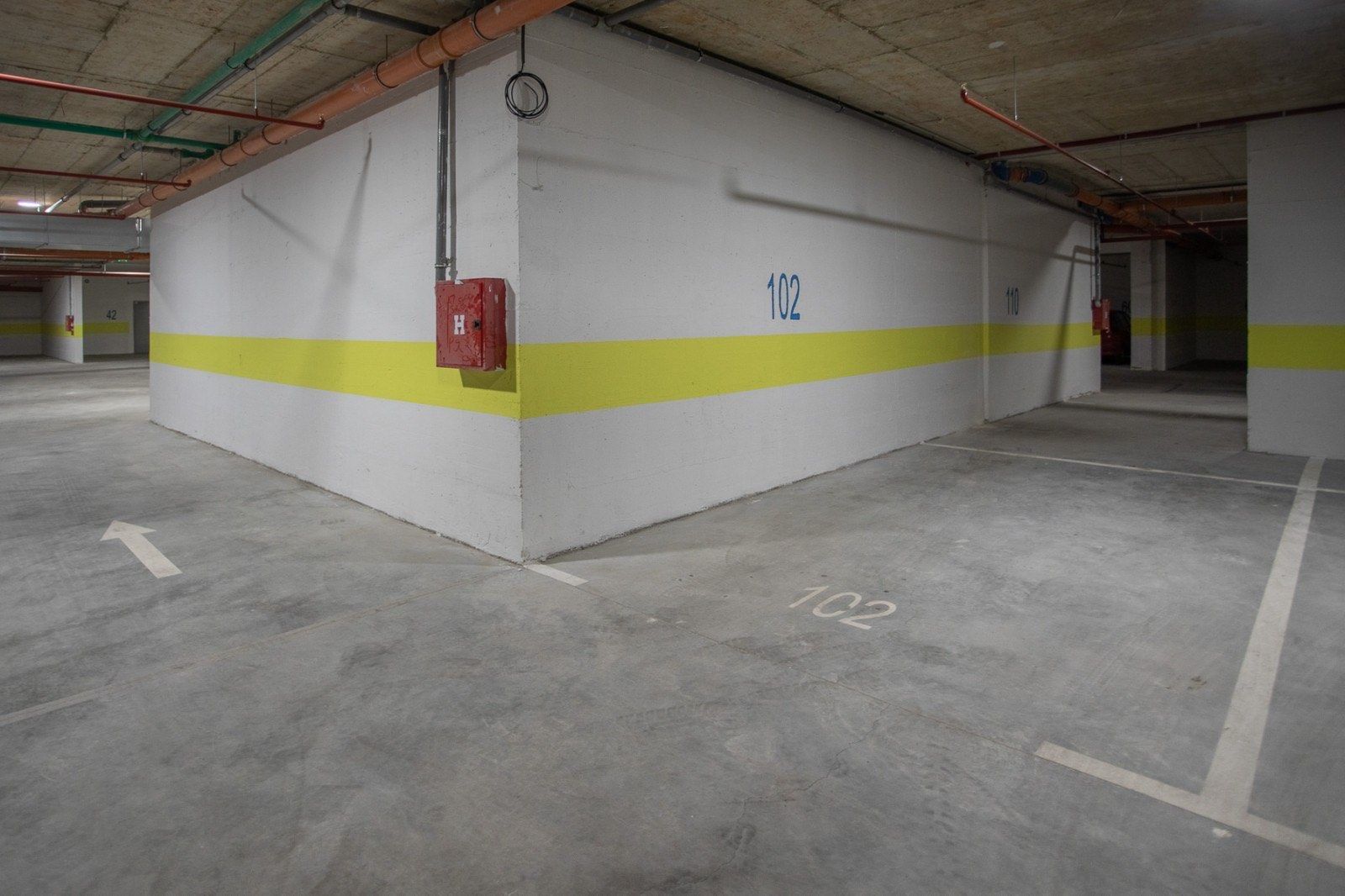 Moderno opremljen jednosoban stan sa garaznim mestom kod autobuske stanice u Budvi (Izdavanje na duzi period) - Amfora Real Estate