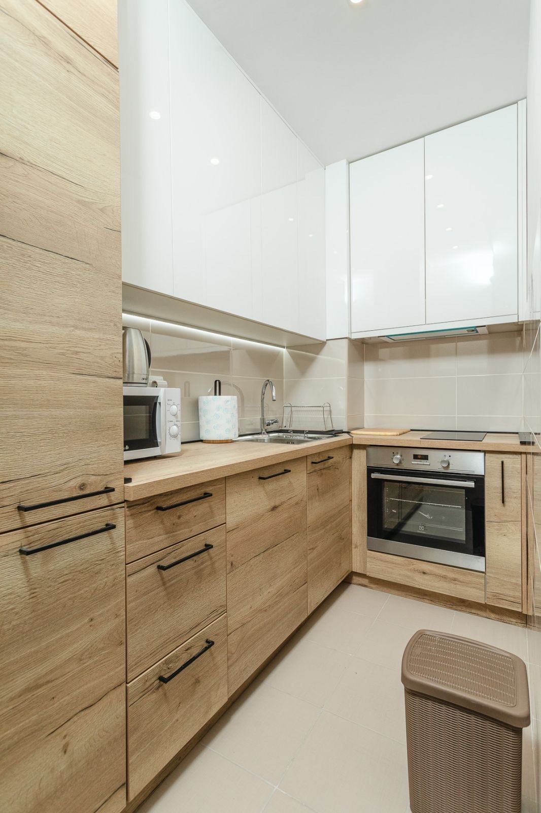 Moderno opremljen jednosoban stan sa garaznim mestom kod autobuske stanice u Budvi (Izdavanje na duzi period) - Amfora Real Estate