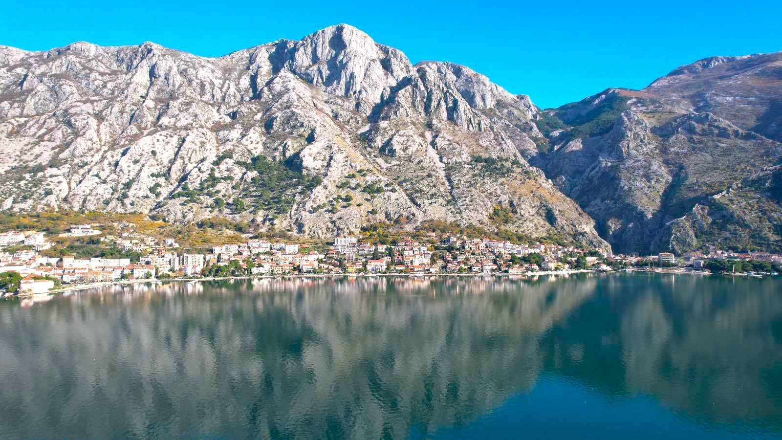 amforaproperty.com/Prelepa kamena kuća na prvoj liniji do mora u Muo, Kotor