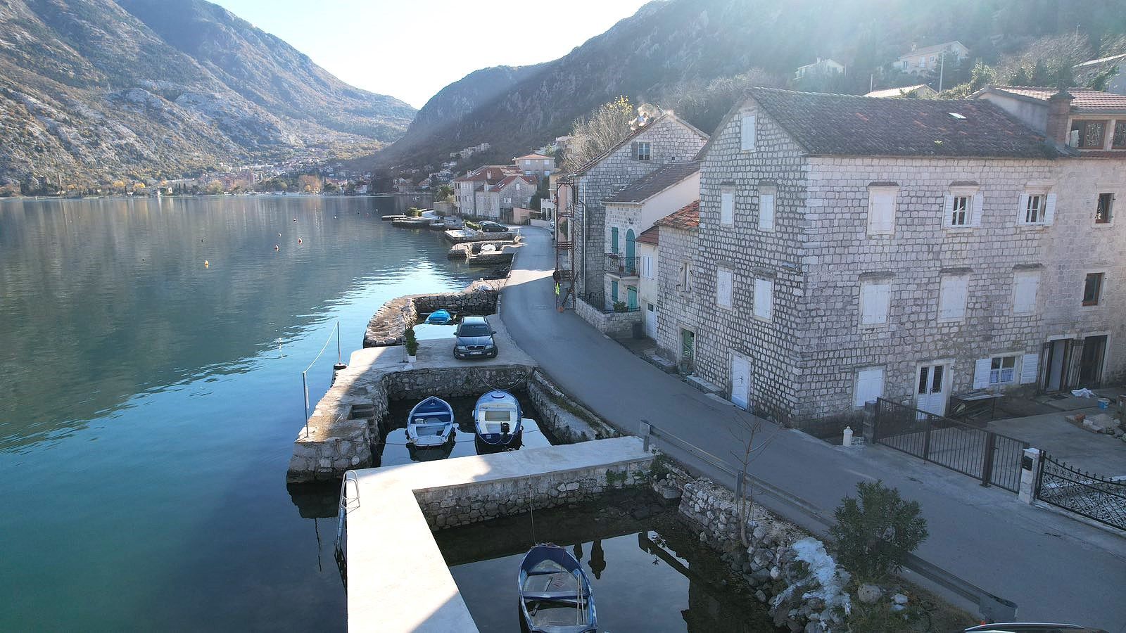 amforaproperty.com/Prelepa kamena kuća na prvoj liniji do mora u Muo, Kotor