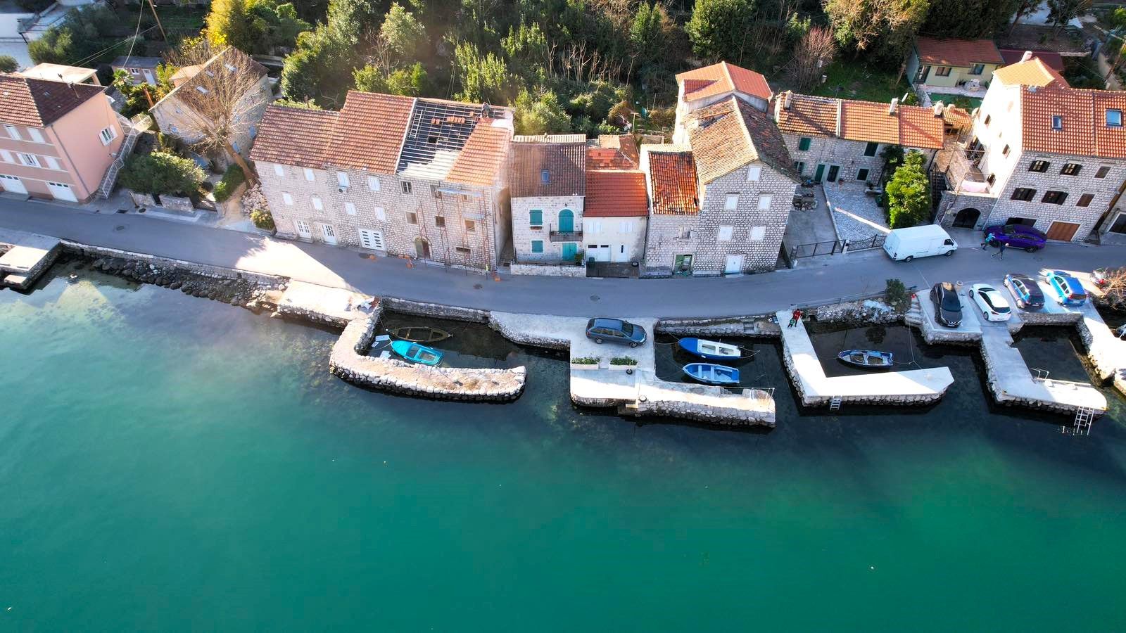 amforaproperty.com/Prelepa kamena kuća na prvoj liniji do mora u Muo, Kotor