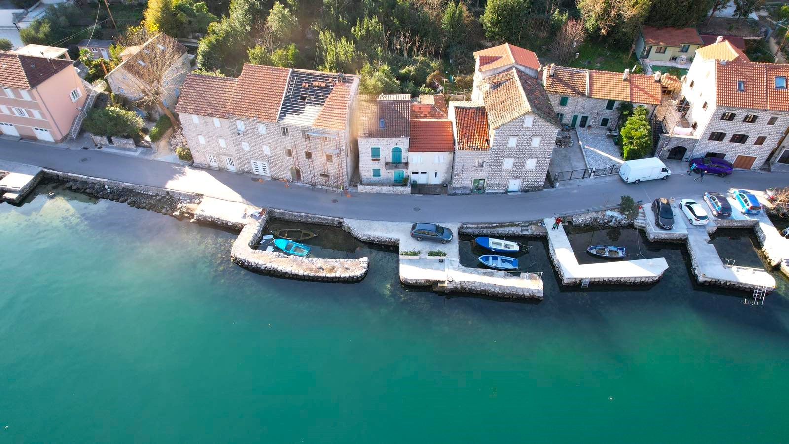 amforaproperty.com/Prelepa kamena kuća na prvoj liniji do mora u Muo, Kotor