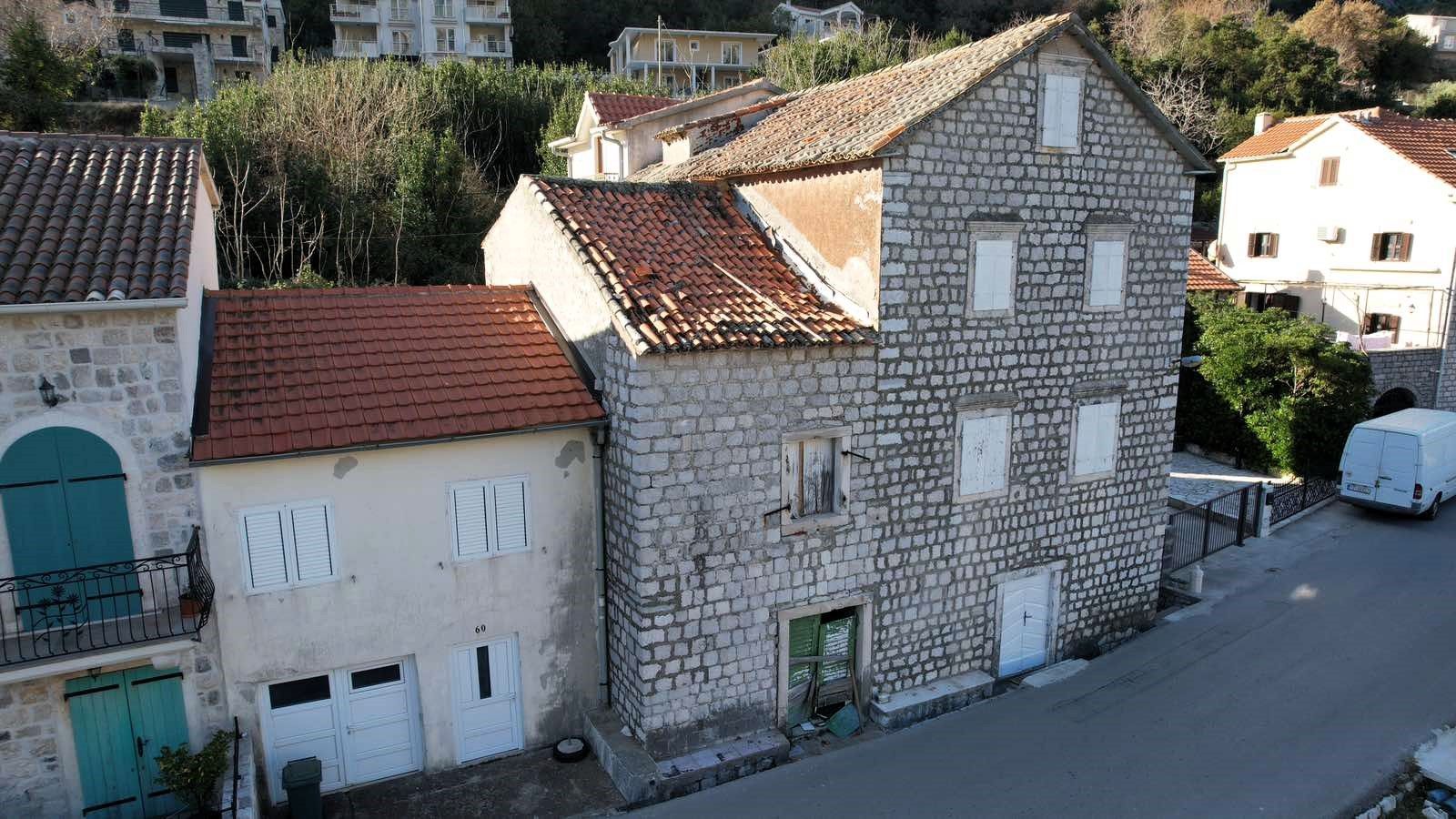 amforaproperty.com/Prelepa kamena kuća na prvoj liniji do mora u Muo, Kotor