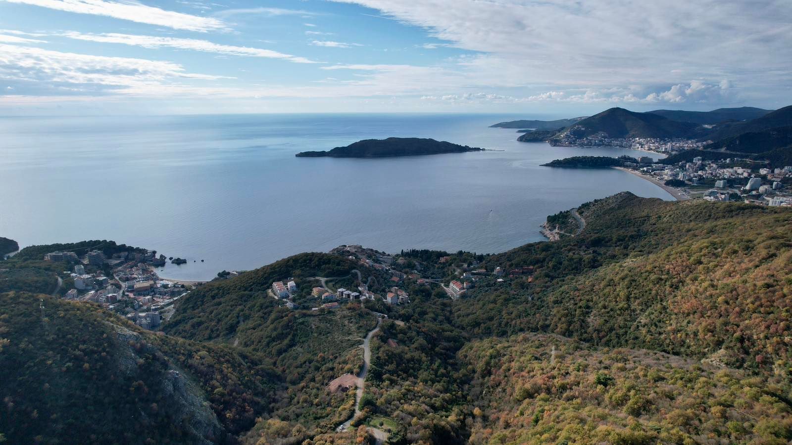 amforaproperty.com/Urbanizovano zemljište od 2.170 m² sa panoramskim pogledom na more – Kuljače, Budva