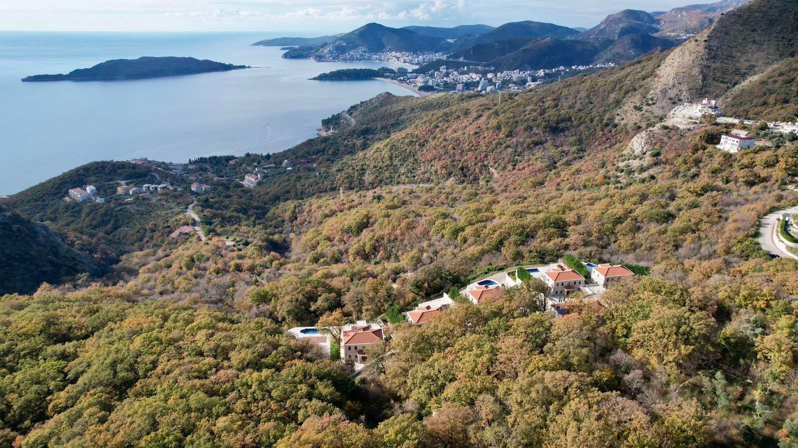 amforaproperty.com/Urbanizovano zemljište od 2.170 m² sa panoramskim pogledom na more – Kuljače, Budva