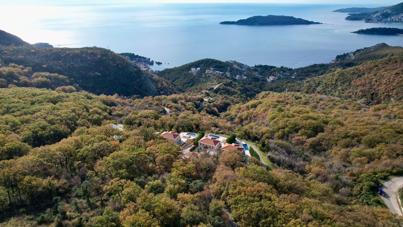 amforaproperty.com/Urbanizovano zemljište od 2.170 m² sa panoramskim pogledom na more – Kuljače, Budva