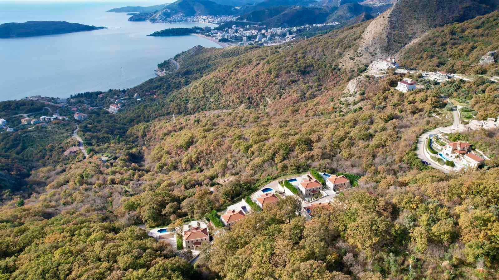 amforaproperty.com/Urbanizovano zemljište od 2.170 m² sa panoramskim pogledom na more – Kuljače, Budva