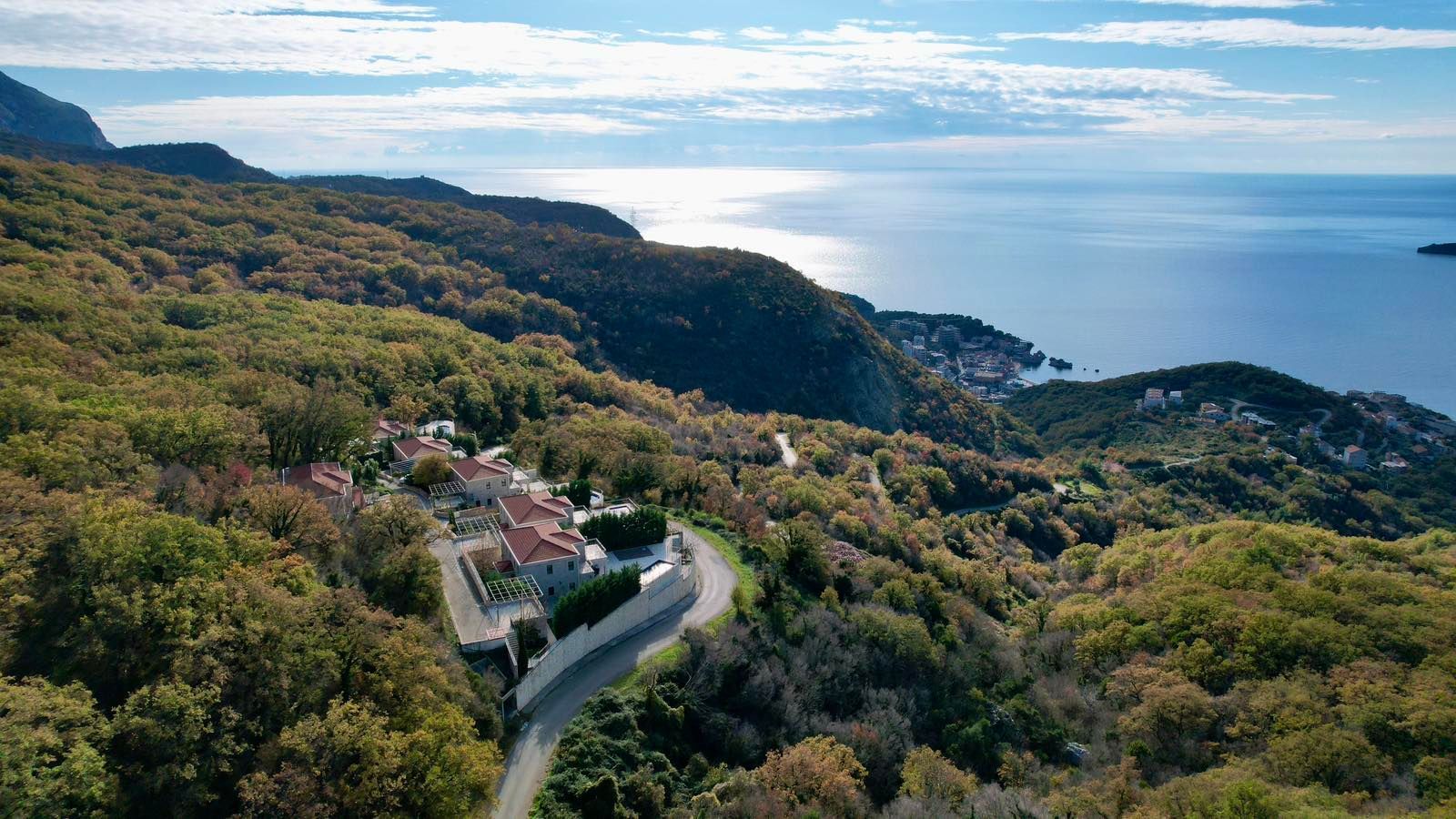 amforaproperty.com/Urbanizovano zemljište od 2.170 m² sa panoramskim pogledom na more – Kuljače, Budva