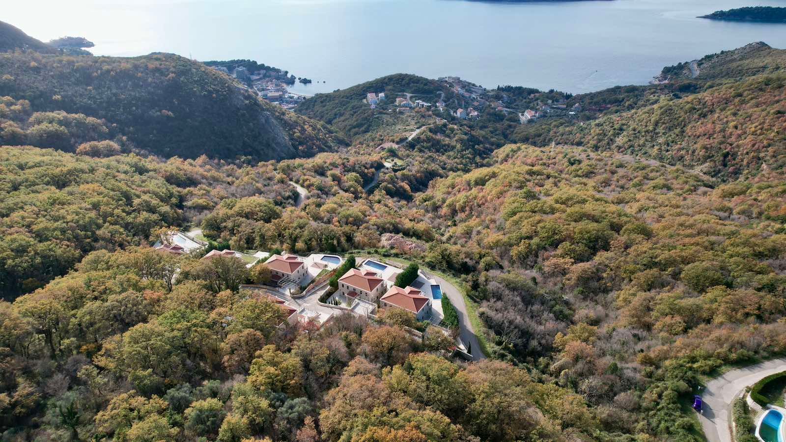 amforaproperty.com/Urbanizovano zemljište od 2.170 m² sa panoramskim pogledom na more – Kuljače, Budva