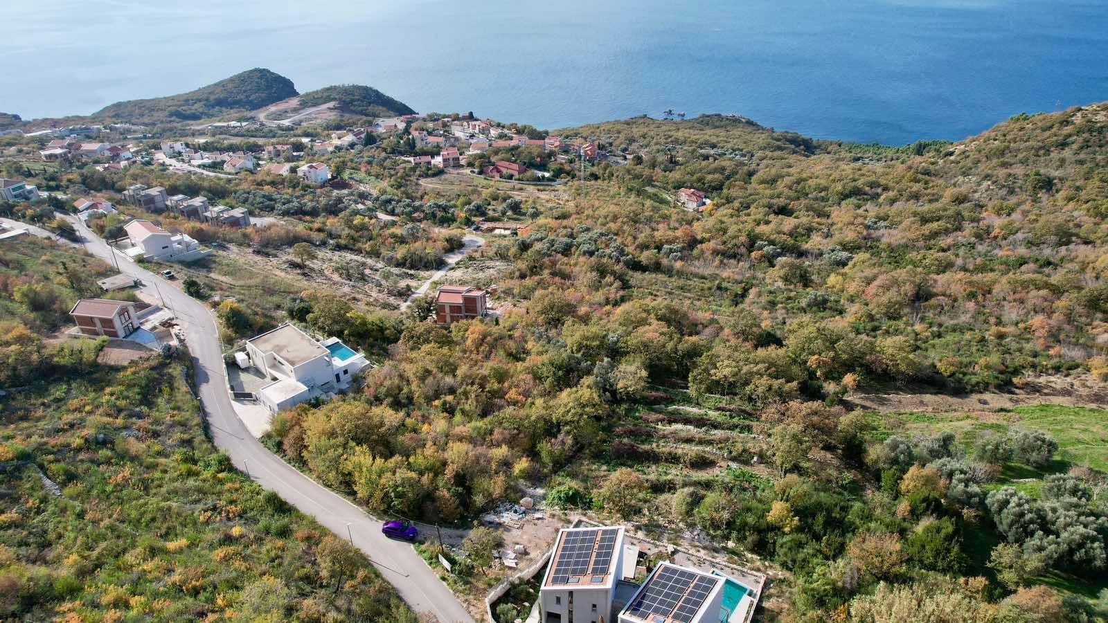 amforaproperty.com/Urbanizovano zemljište od 1.204 m² sa panoramskim pogledom na more – Blizikuće, Budva