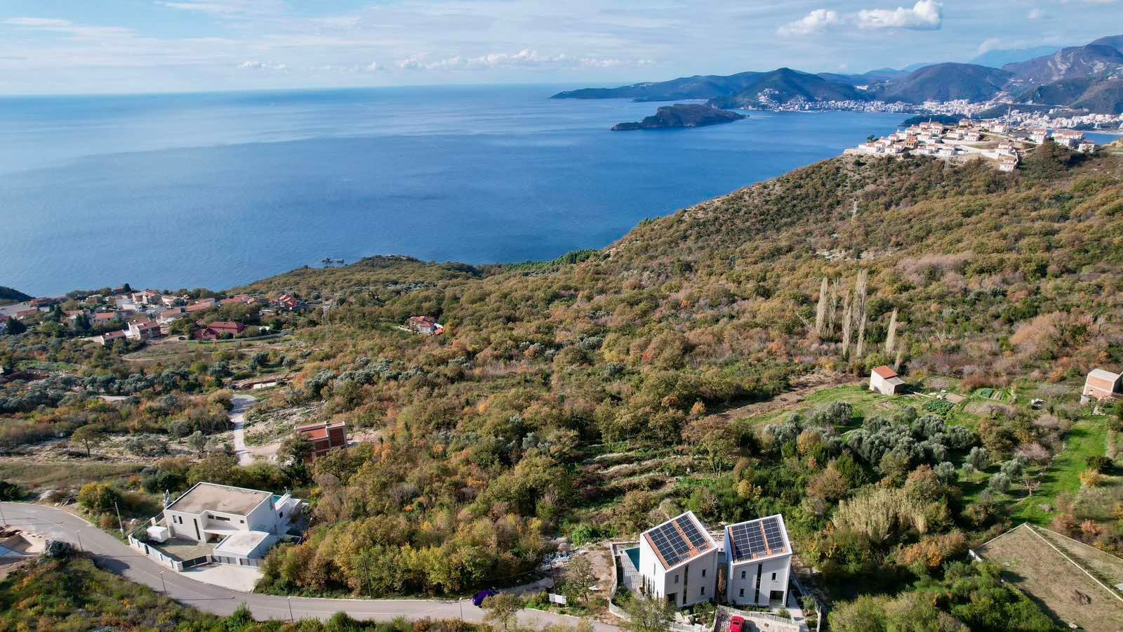 amforaproperty.com/Urbanizovano zemljište od 1.204 m² sa panoramskim pogledom na more – Blizikuće, Budva