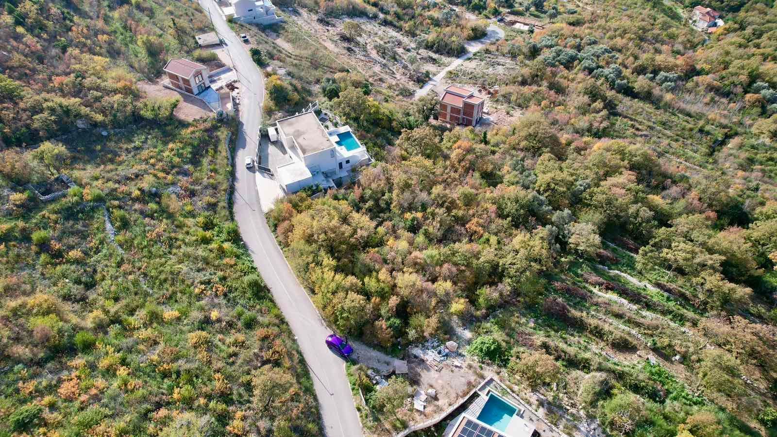 amforaproperty.com/Urbanizovano zemljište od 2300 m² sa panoramskim pogledom na more – Blizikuće, Budva