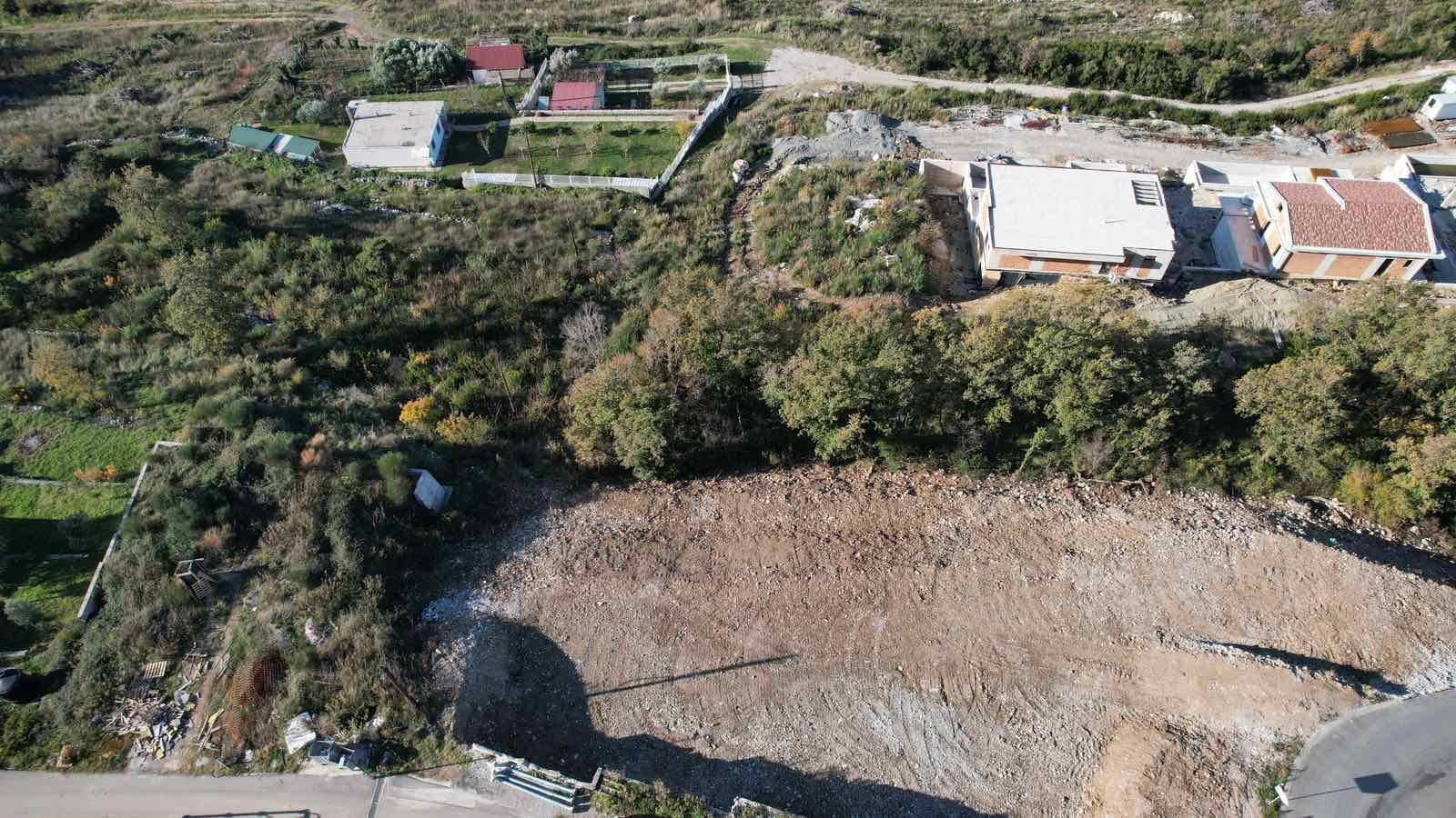 amforaproperty.com/Urbanizovan plac 1.320 m² sa pogledom na more za gradnju 3 vile, Blizikuće, Budva