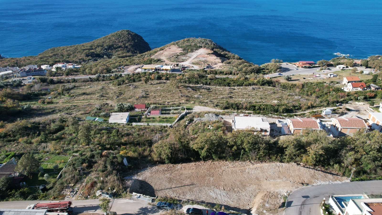 amforaproperty.com/Urbanizovan plac 1.320 m² sa pogledom na more za gradnju 3 vile, Blizikuće, Budva