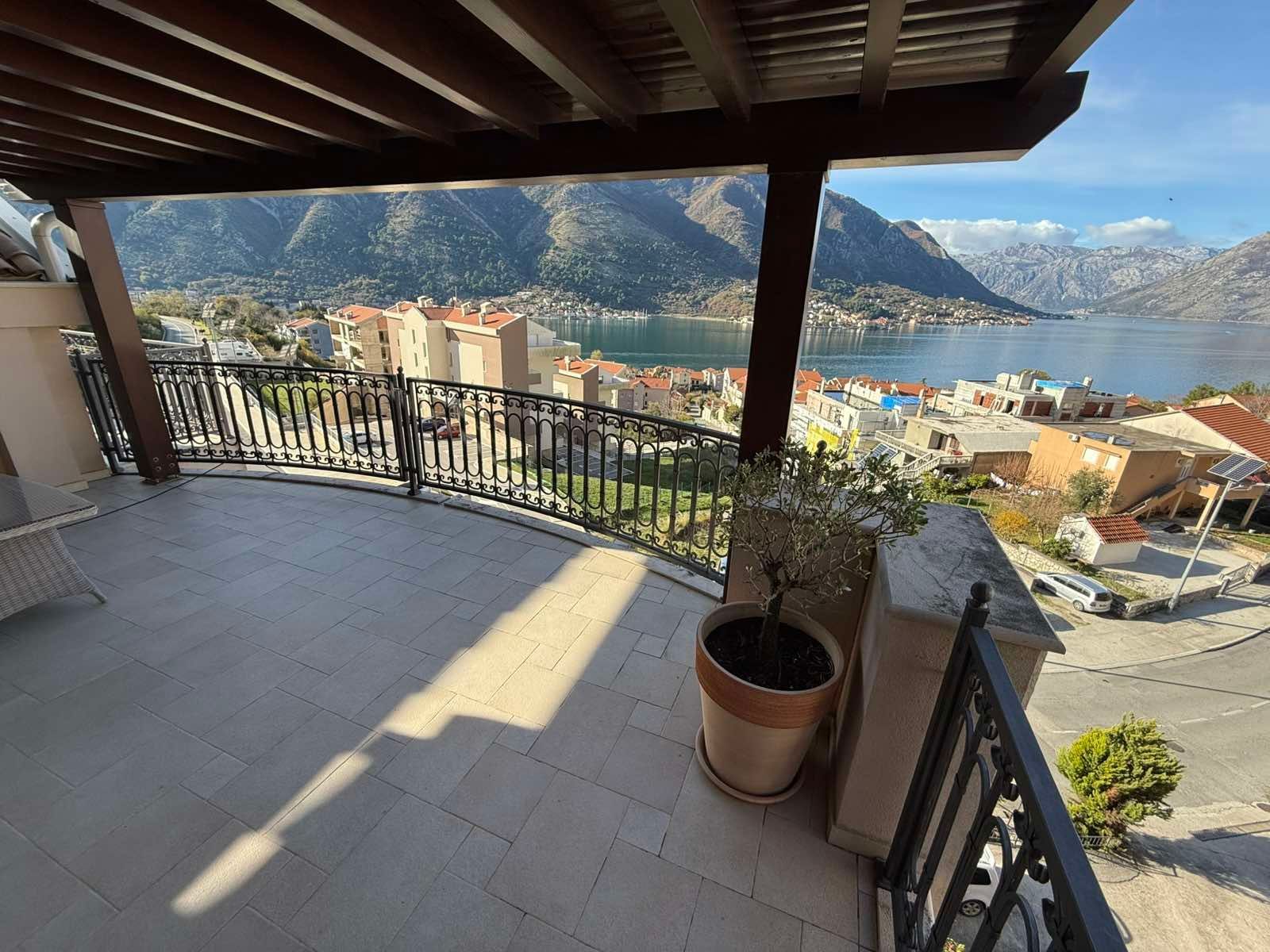 amforaproperty.com/Luksuzni dvosoban stan sa panoramskim pogledom na more, 112 m², garažno mesto – Dobrota, Kotor