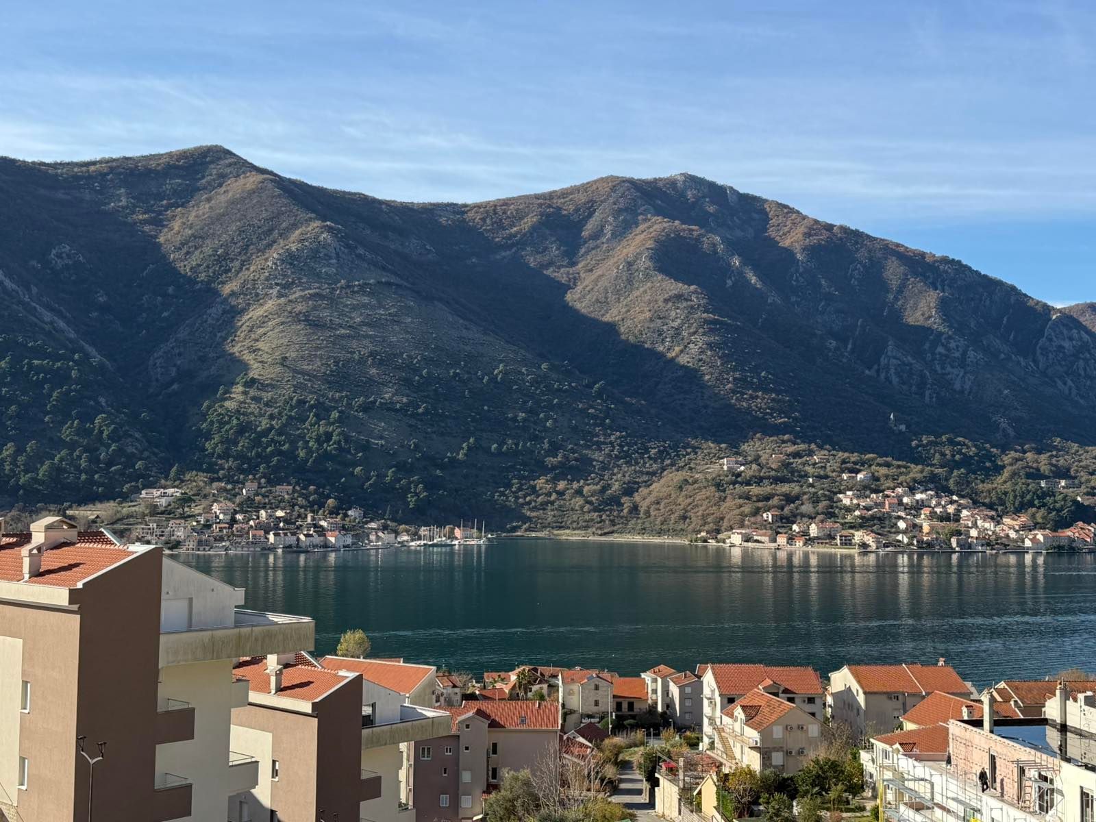 amforaproperty.com/Luksuzni dvosoban stan sa panoramskim pogledom na more, 112 m², garažno mesto – Dobrota, Kotor