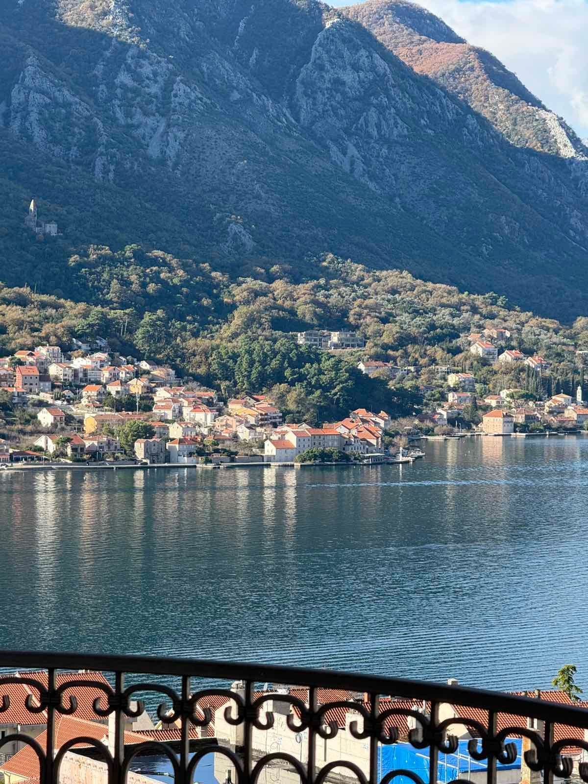 amforaproperty.com/Luksuzni dvosoban stan sa panoramskim pogledom na more, 112 m², garažno mesto – Dobrota, Kotor