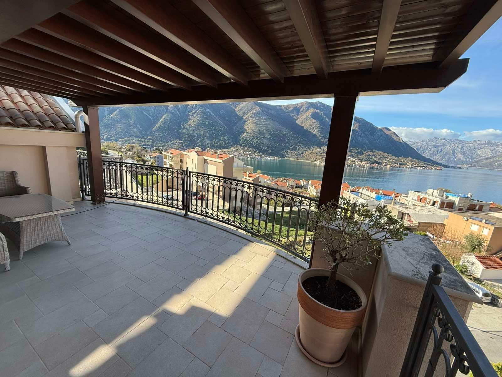 amforaproperty.com/Luksuzni dvosoban stan sa panoramskim pogledom na more, 112 m², garažno mesto – Dobrota, Kotor