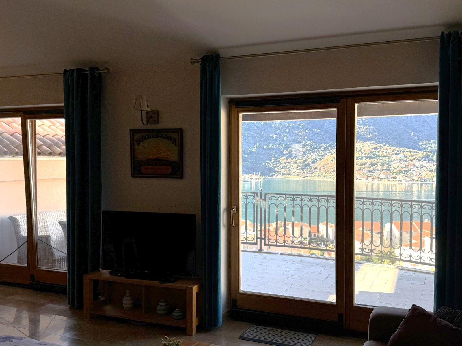 amforaproperty.com/Luksuzni dvosoban stan sa panoramskim pogledom na more, 112 m², garažno mesto – Dobrota, Kotor